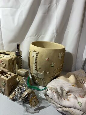 Neutral Giraffe Embossed Ceramic Planter - Beige